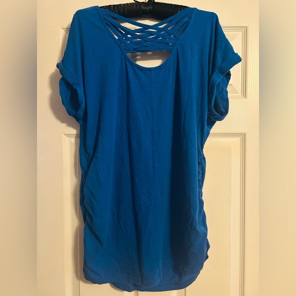 I’m in love with Derek Plus short cuff sleeve fitted tee w/ criss cross back 2X - Picture 4 of 4